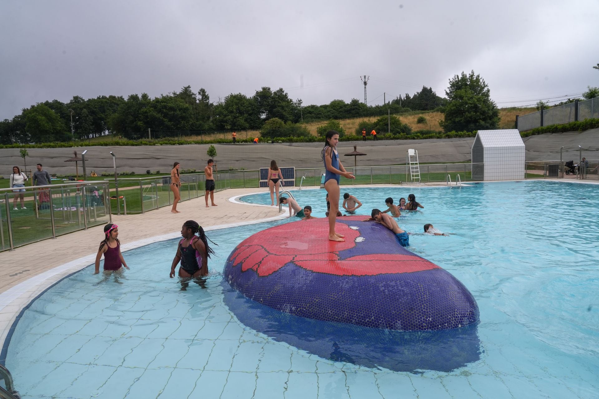 Legutio ya disfruta de sus piscinas