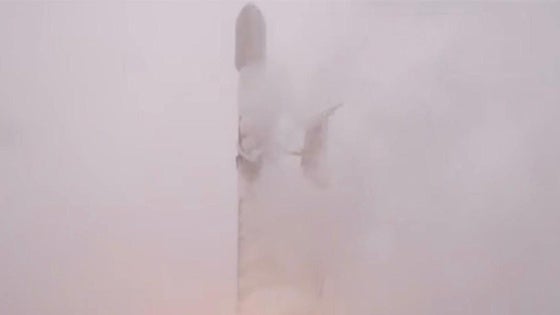El Falcon 9 que contiene los dos satélites ya ha despegado