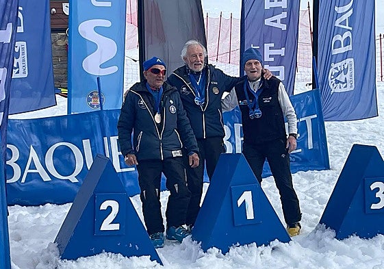 Juan Antonio de Régil, a la derecha, quedó tercero en el Campeonato del Mundo Máster celebrado en Baqueira.