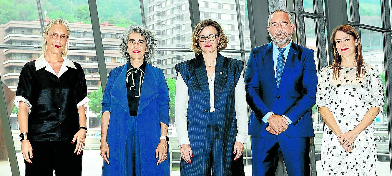 Miren Arzalluz, Ibone Bengoetxea, Elixabete Etxanobe, Pablo Sampedro y Lekha Hileman Waitoller.