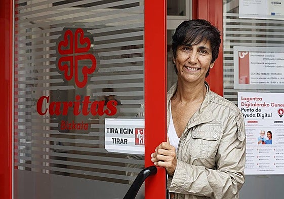Oiarzabal trabaja en el servicio psicológico de Caritas Bizkaia desde sus inicios, cuando el perfil mayoritario eran personas con adicciones.