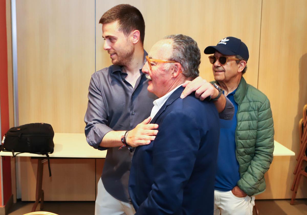 Lisci y De Miguel se han despedido con un abrazo.