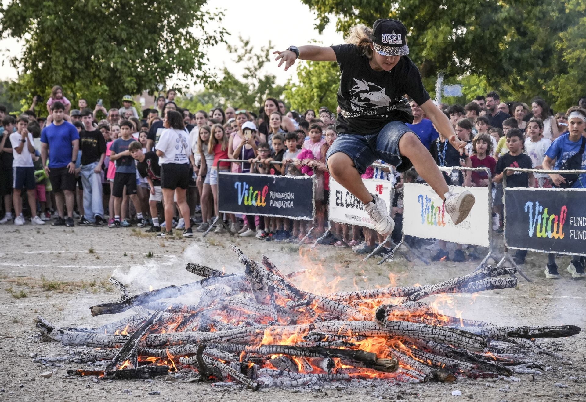 Las imágenes de las hogueras de San Juan en Vitoria