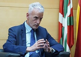 Subijana, en un momento de la entrevista en su despacho.