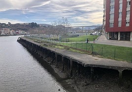 Estado de los muelles de Barakaldo que serán reparados para su uso.