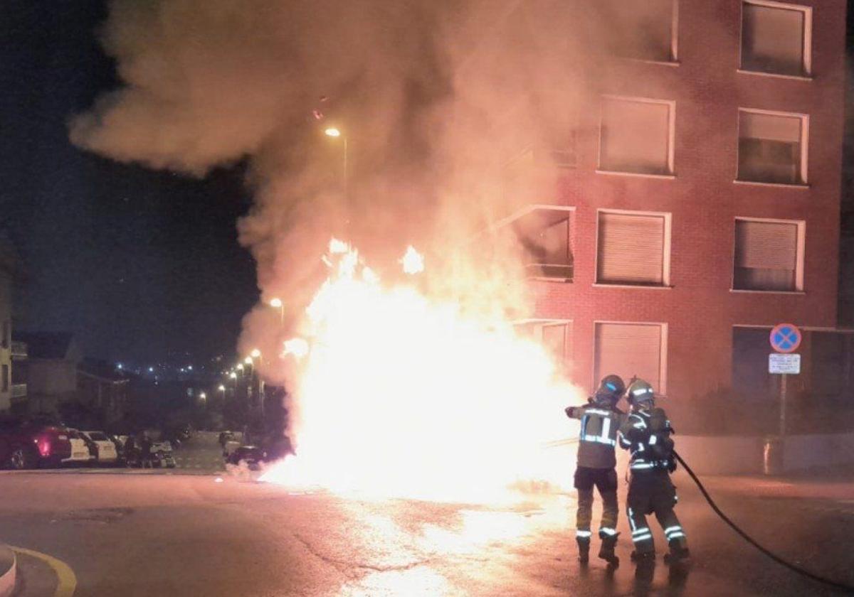 Arden diez contenedores en distintas calles de Getxo durante la noche de San Juan