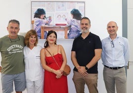 Javi Conde; Arantza Calderón, jefa de Atención Primaria; Jimena Rodríguez; el alcalde de Etxebarri, Iker López, y Álvaro Parro, de Laboral Kutxa.