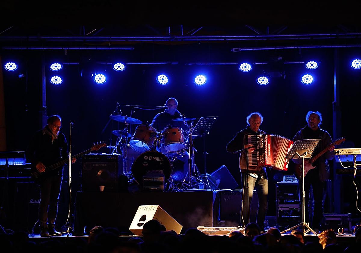 Concierto de Joselu Anaiak en Vitoria.