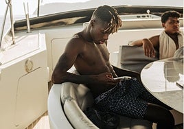 Nico Williams durante sus vacaciones en Ibiza.