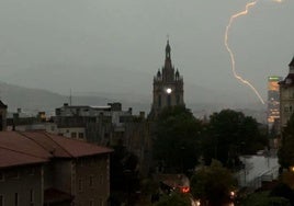 Más de 3.300 rayos en Bizkaia por la tormenta