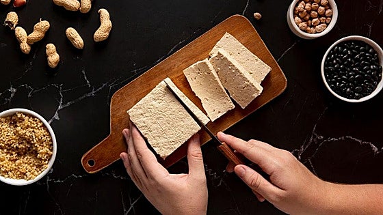 Ni yogur ni kéfir: el alimento cargado de probióticos para evitar la hinchazón y la acidez en verano