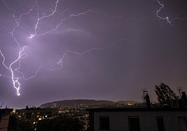 Una tormenta con fuerte aparato eléctrico.