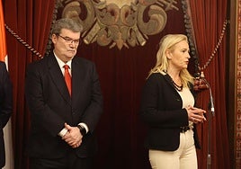 Imagen de archivo del alcalde, Juan Mari Aburto, y la portavoz popular, Esther Martínez.