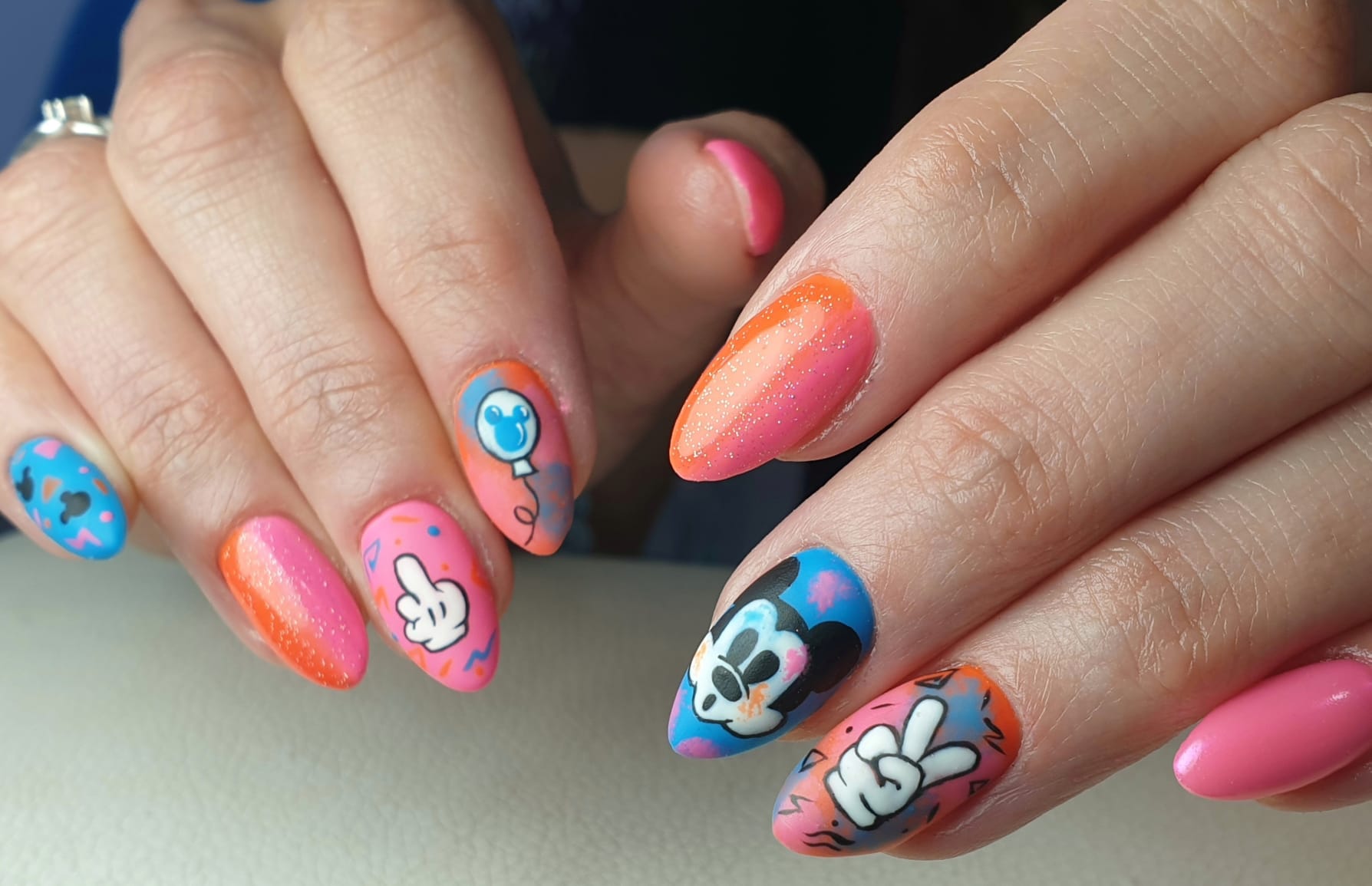 La artista de uñas con lista de espera: Jessy revoluciona Santutxu con sus diseños únicos
