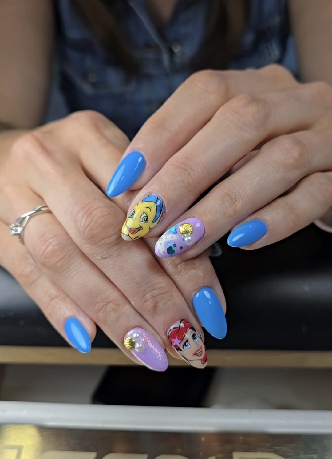 La artista de uñas con lista de espera: Jessy revoluciona Santutxu con sus diseños únicos