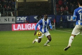 Moussa Diarra, durante el duelo entre Osasuna y Alavés.