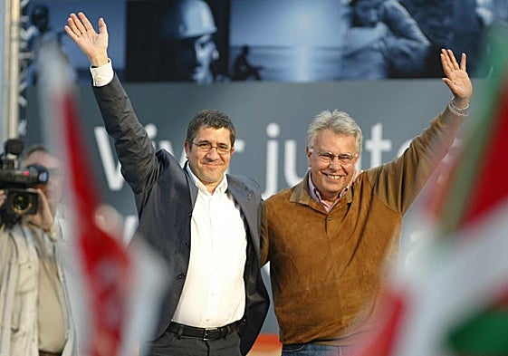 Patxi López y Felipe González, en un mitin en 2005.