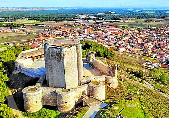 El Castillo y su torre del homenaje permiten una vistade toda la comarca.