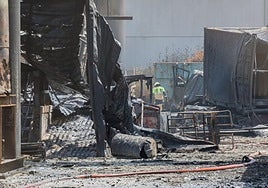 El incendio arrasó las instalaciones de LEA en Portal de Arriaga.