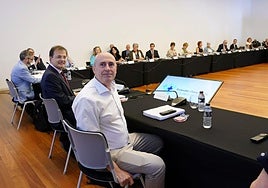 Reunión de la mesa del Pacto de Salud, este viernes en el Bizkaia Aretoa.