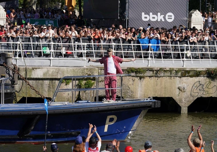 Iñigo de ETS sorprende con su llegada en barco al BBK Ría