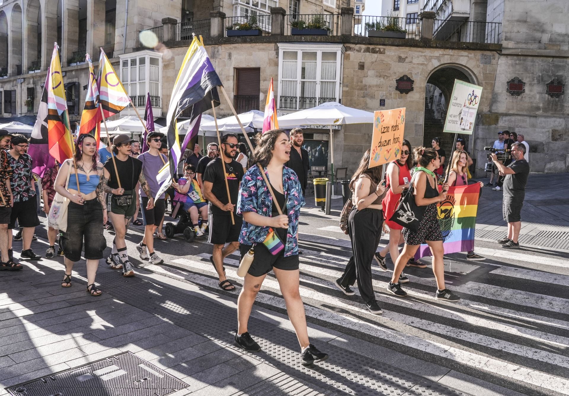 La marcha del orgullo toma el centro de Vitoria
