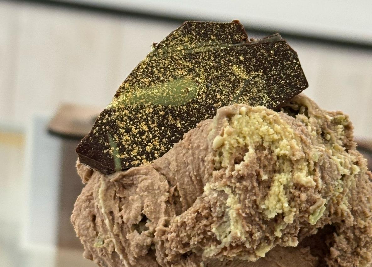 Imagen secundaria 1 - Dubai, el chocolate viral, se hace helado en Euskadi