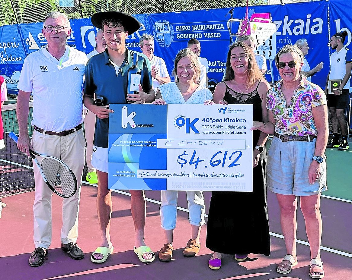 Chidekh, con la txapela de campeón, tras ganar el Open Kiroleta.