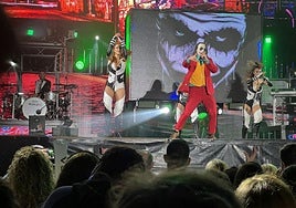 Actuación de la orquesta Panorama en Loiu.