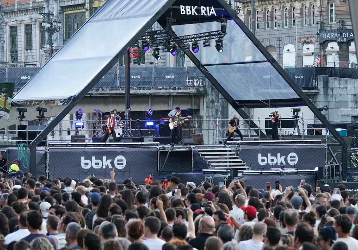 Arde Bogotá, durante la actuación del BBK Ría.