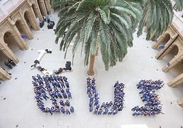 Mosaico humano en la universidad de Deusto, por el Dia del Euskera.