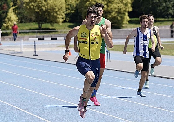 Markel Fernández, en pleno esfuerzo en los 200 metros.