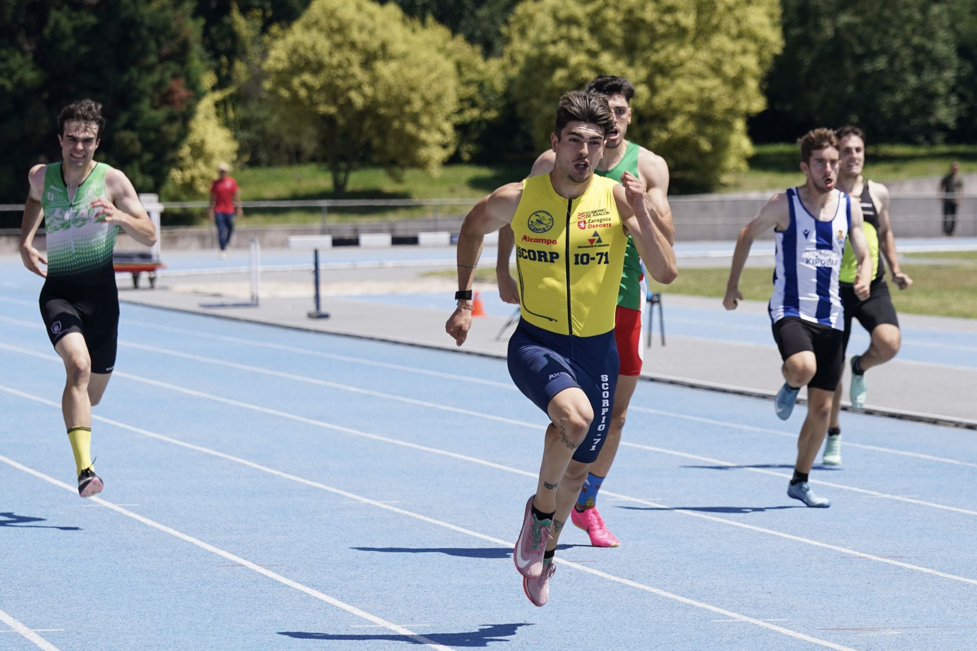 Markel Fernández, en pleno esfuerzo en los 200 metros.