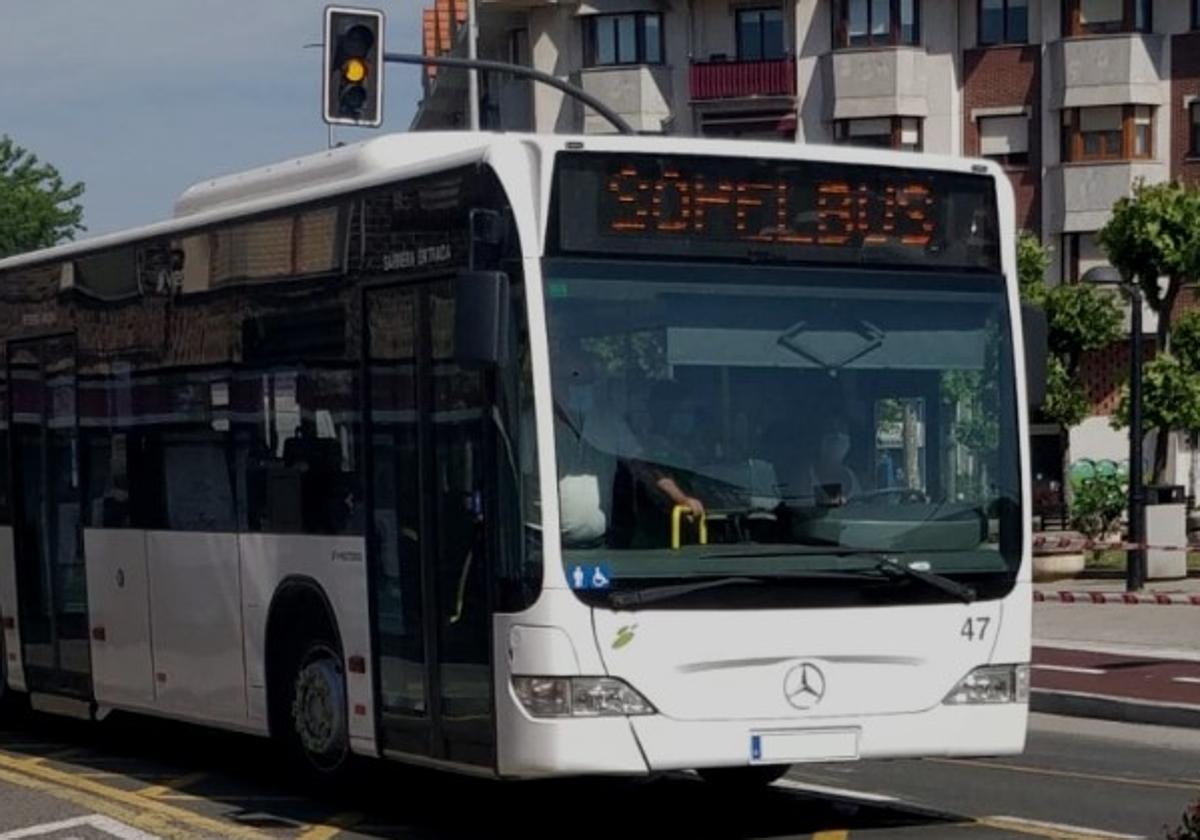 El servicio de autobús local que conecta el centro urbano de Sopela con las playas tendrá dos unidades operativas en verano