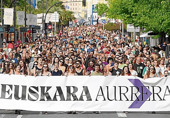 Aparquemos las vísceras al escribir de los euskeras