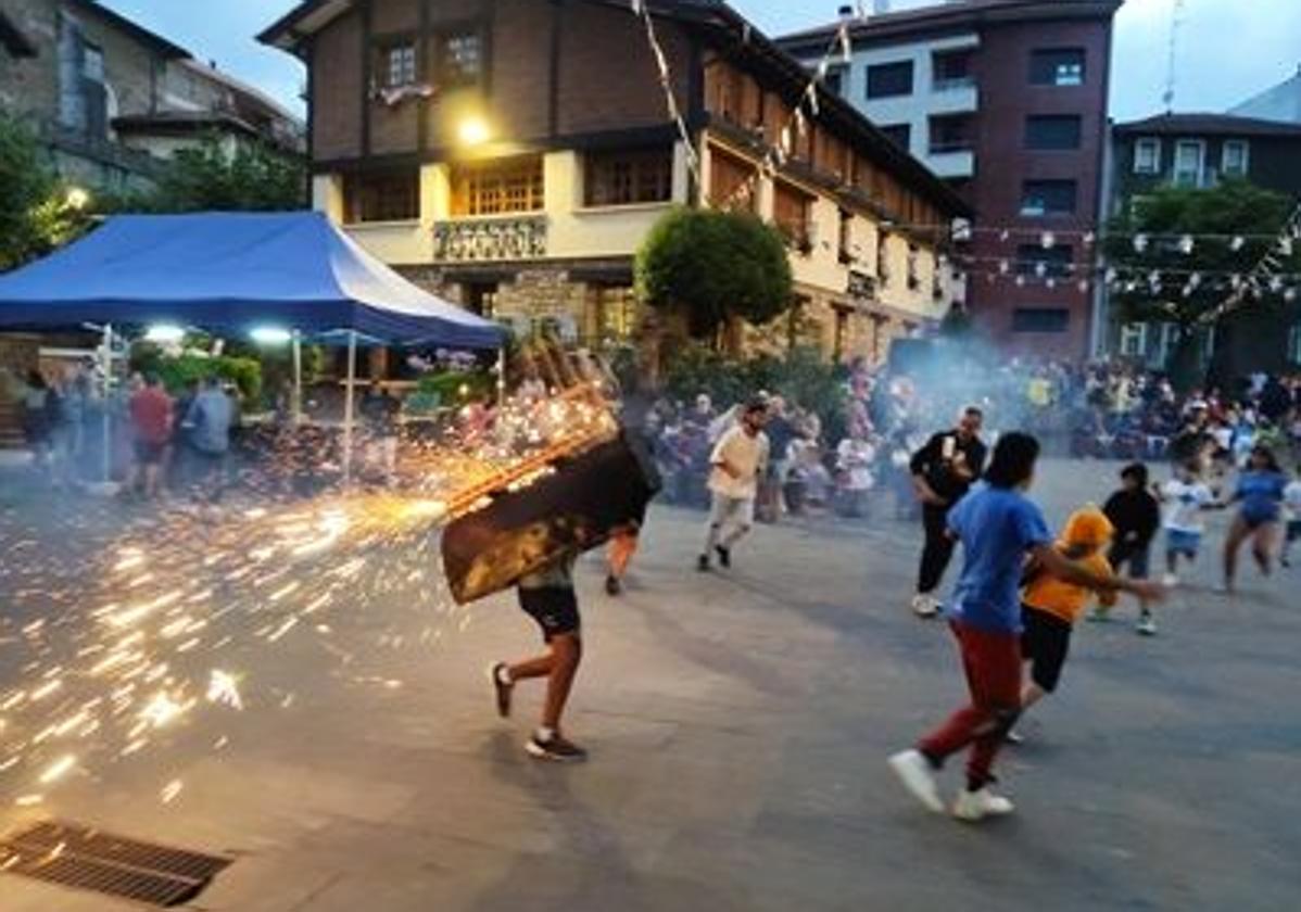 Vista del espectáculo 'toro de fuego' en una edición anterior.