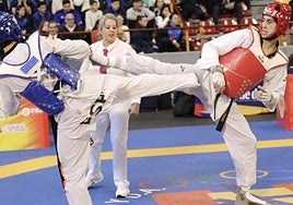 Mikel Fernández (peto rojo) acudirá a las campeonatos mundiales.