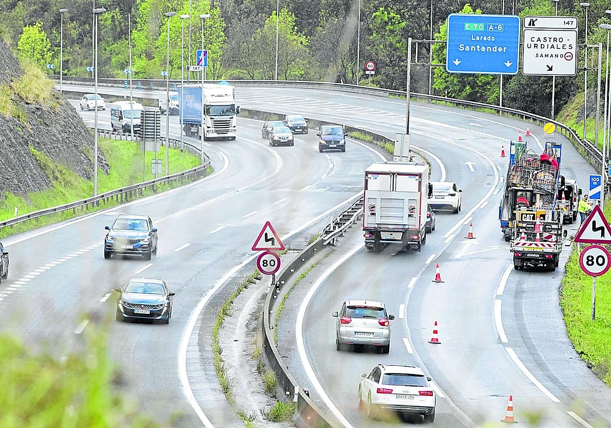 Las obras de instalación del nuevo radar de tramo de Saltacaballo, realizadas hace ya un año.