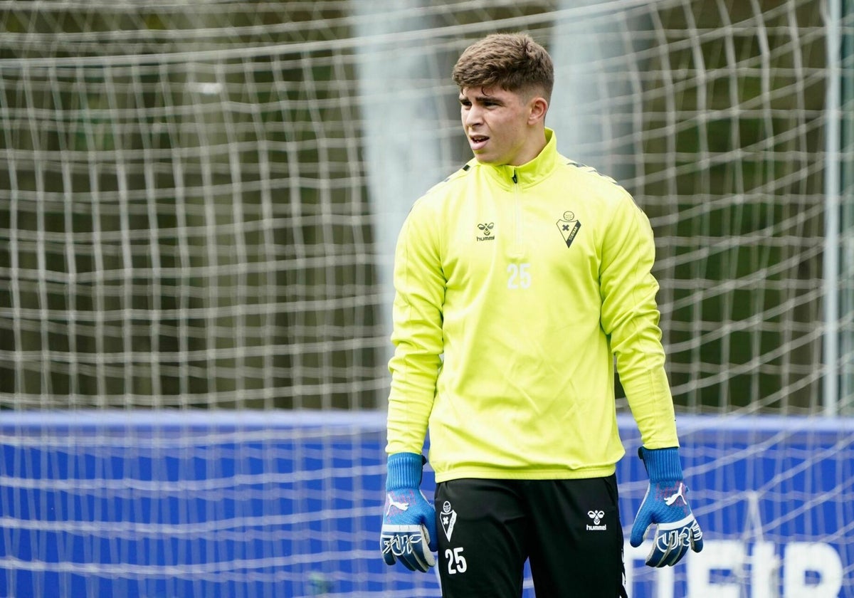 Ibon Ispizua durante un entrenamiento con el Eibar.