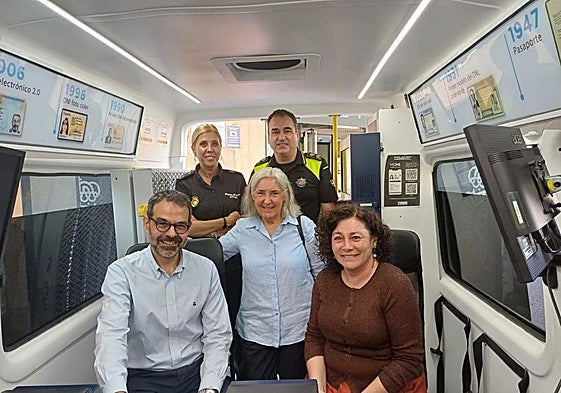 El servicio se ofrece en una oficina móvil de la Policía Nacional frente a las oficinas de la Policía Municipal mediante cita previa.