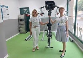 Amaia del Campo, alcaldesa de Barakaldo, junto a Sonia Pérez, diputada de Transporte, Movilidad y Turismo.