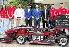 Los alumnos de la Escuela de Ingeniería de la UPV/EHU presentan su nuevo monoplaza