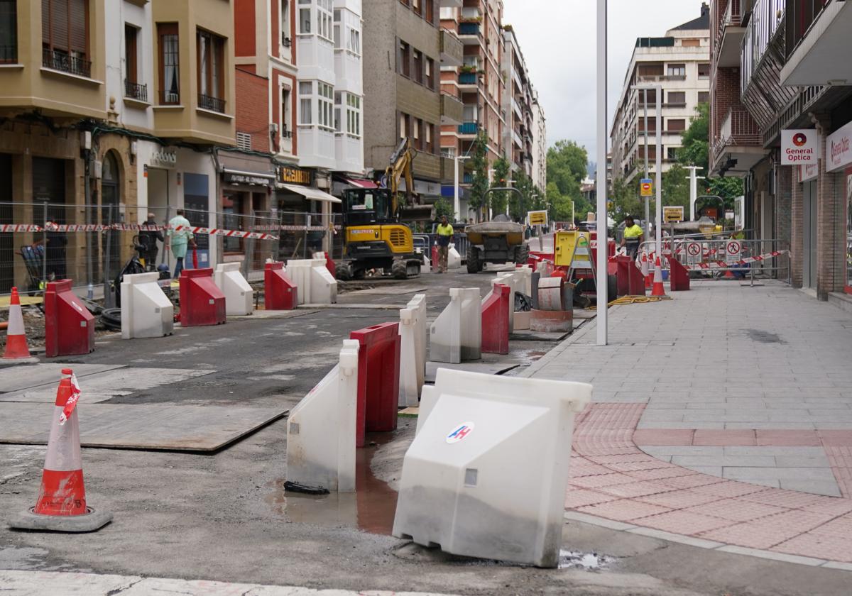 Las obras de la segunda fase de semipeatonalización de la calle Mayor comenzaron en enero.