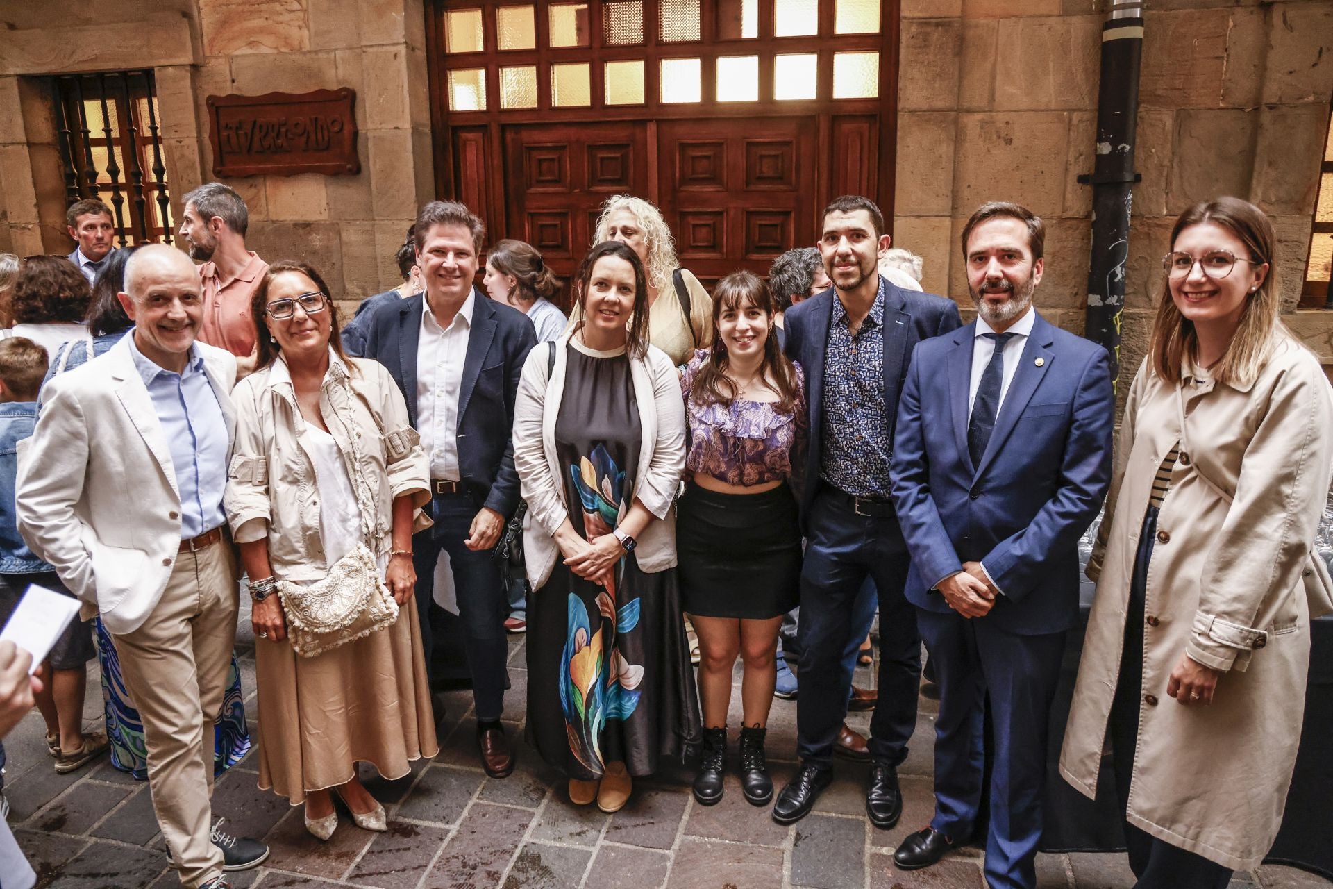 Aitor Otaola, Elena Martín, Gustavo Antépara, Laura Fernández, Leire Ibáñez de Gauna, Óscar Fernández, Javier Hurtado y María Nanclares.