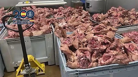 Detenido por vender carne podrida tras mejorar su aspecto con un producto para alisar paredes