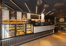 Manolo Bakes ha abierto este jueves su primer local en Bilbao.