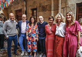 Fran López de Lacalle, Diego Martínez de San Vicente, Patricia García, Axier Urresti, Marta Fernández, Zuriñe Ortiz de Latierro y Saray Zárate.