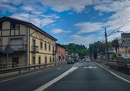 Imagen de archivo de la vía a su paso por Muxika, una zona cercana al accidente.