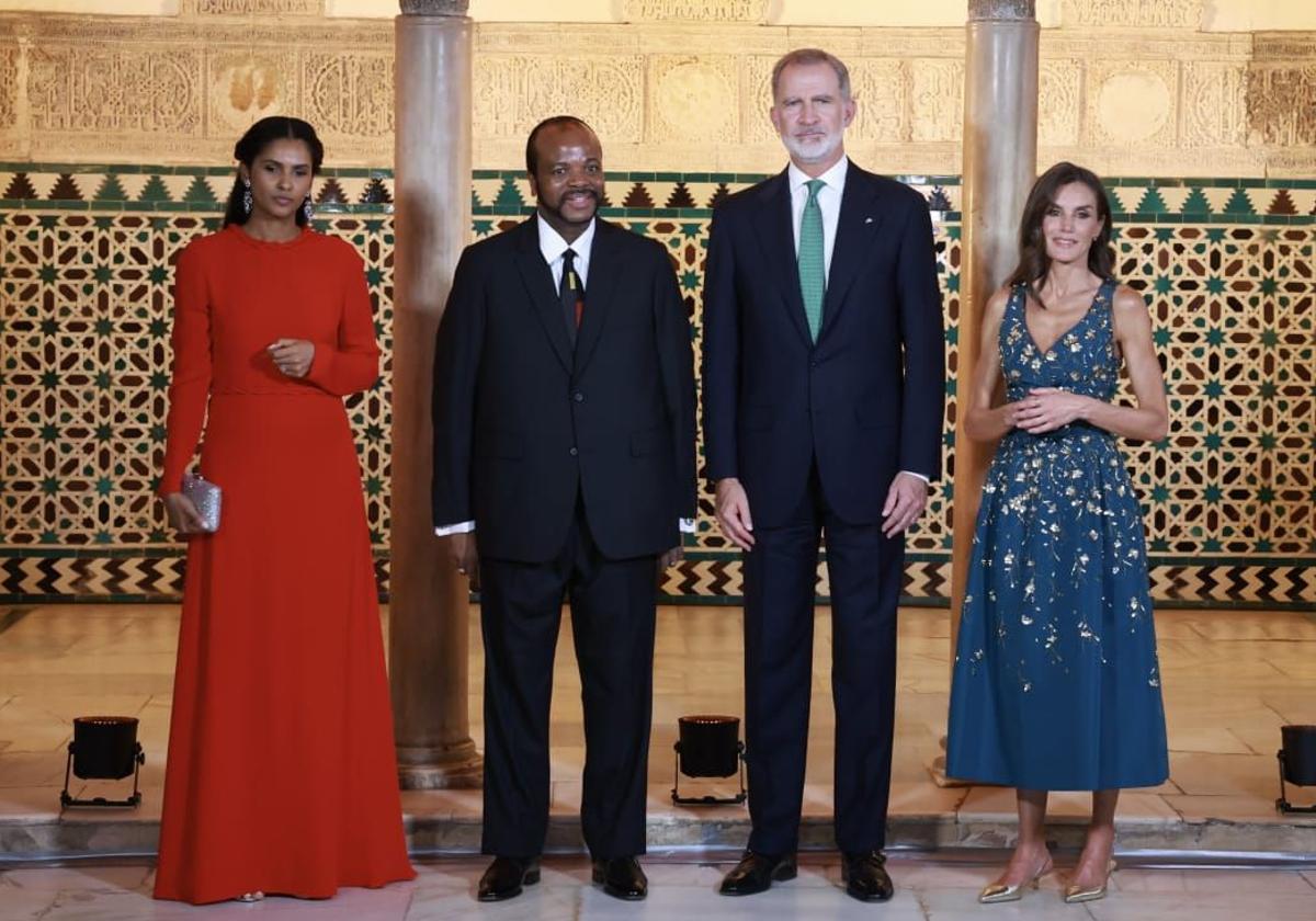 El rey Mswati III junto a su esposa, Nontsetelo Magongo, y los Reyes Felipe VI y Letizia.