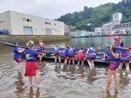 Las mujeres de Ondarroa minutos antes de tomar rumbo a Bilbao.